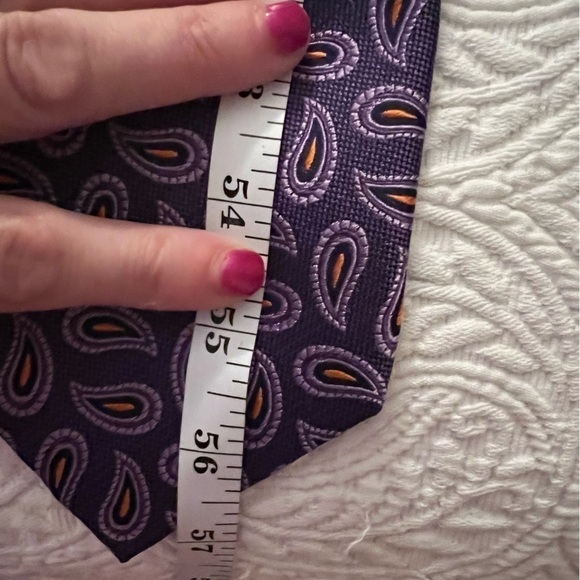 PAUL Fredrick purple paisley tie, 100% silk, 57” x 4”. - Picture 2 of 6